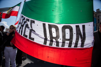 iran:-gewalt-eskaliert-–-berichte-über-tausende-todesopfer
