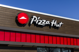 yum-stößt-pizza-hut-ab-und-räumt-sein-geschäft-radikal-auf